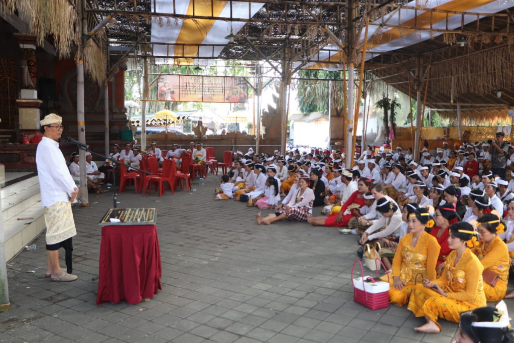 Wabup Suiasa Kukuhkan Paskibra Kabupaten Badung 2024